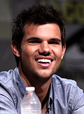 https://upload.wikimedia.org/wikipedia/commons/thumb/b/ba/Taylor_Lautner_Comic-Con_2012.jpg/120px-Taylor_Lautner_Comic-Con_2012.jpg